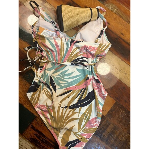 NWT one peice Swimsuit and sunhat - Picture 3 of 5